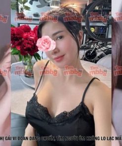 Chị gái Vi Đoan dáng chuẩn, tìm người ôm không lo lạc mất!