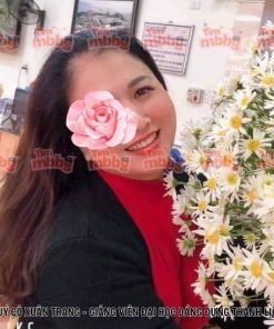 Quý cô Xuân Trang - Giảng viên đại học dáng đứng thanh lịch